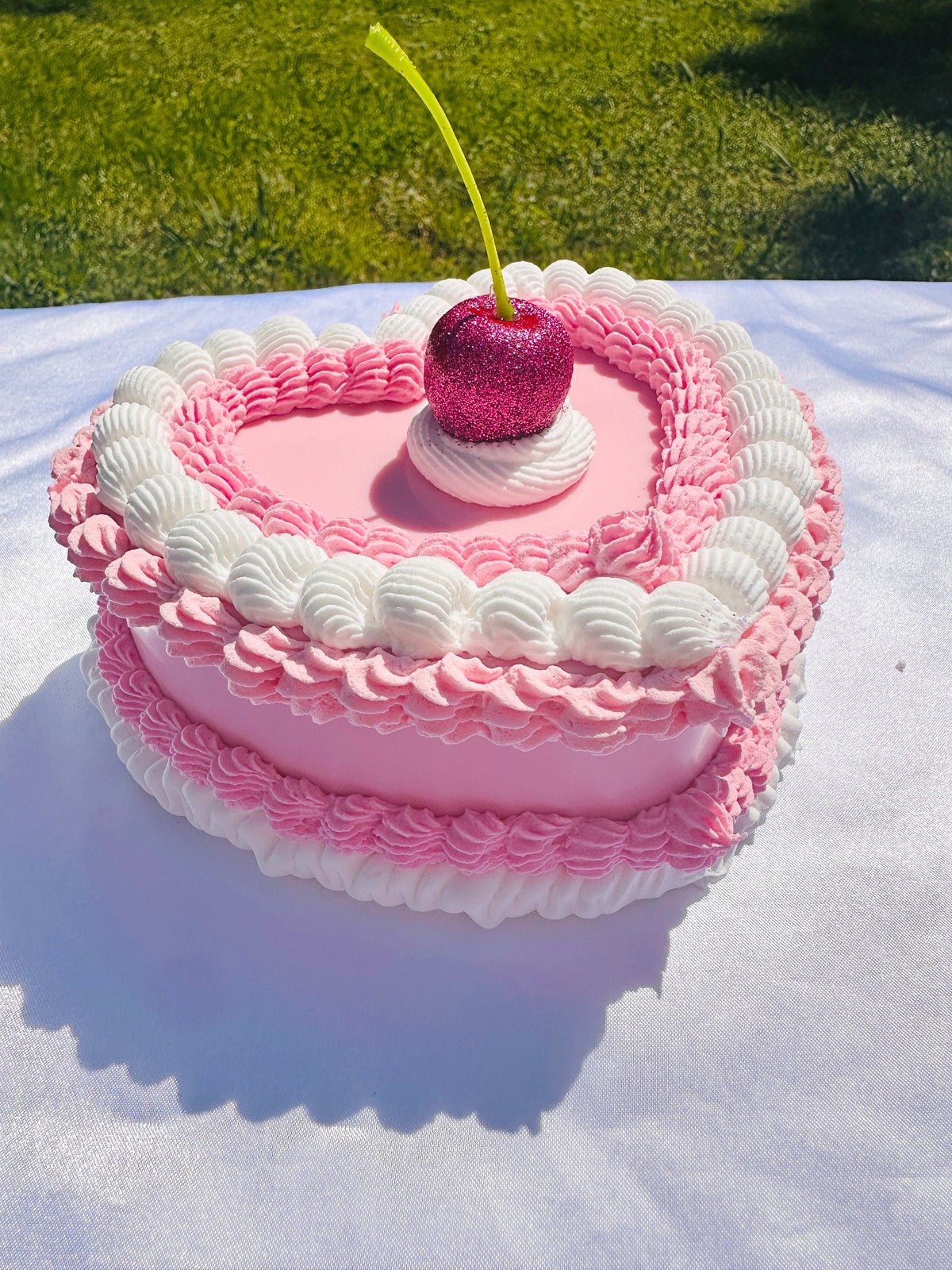 Pink Heart Cake Jewelry Box: Vintage Style with Glitter Cherry