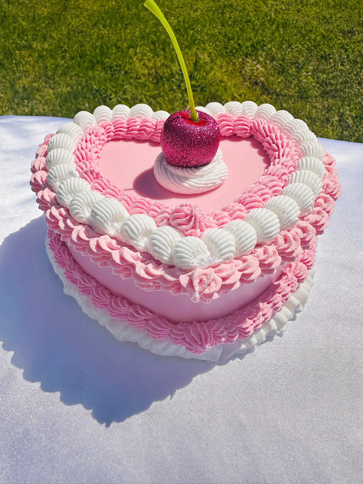Pink Heart Cake Jewelry Box: Vintage Style with Glitter Cherry