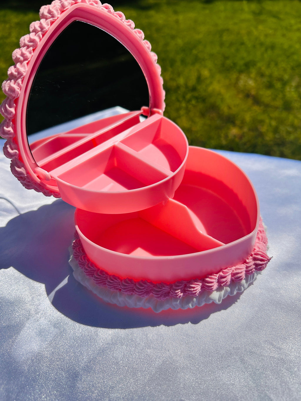 Pink Heart Cake Jewelry Box: Vintage Style with Glitter Cherry