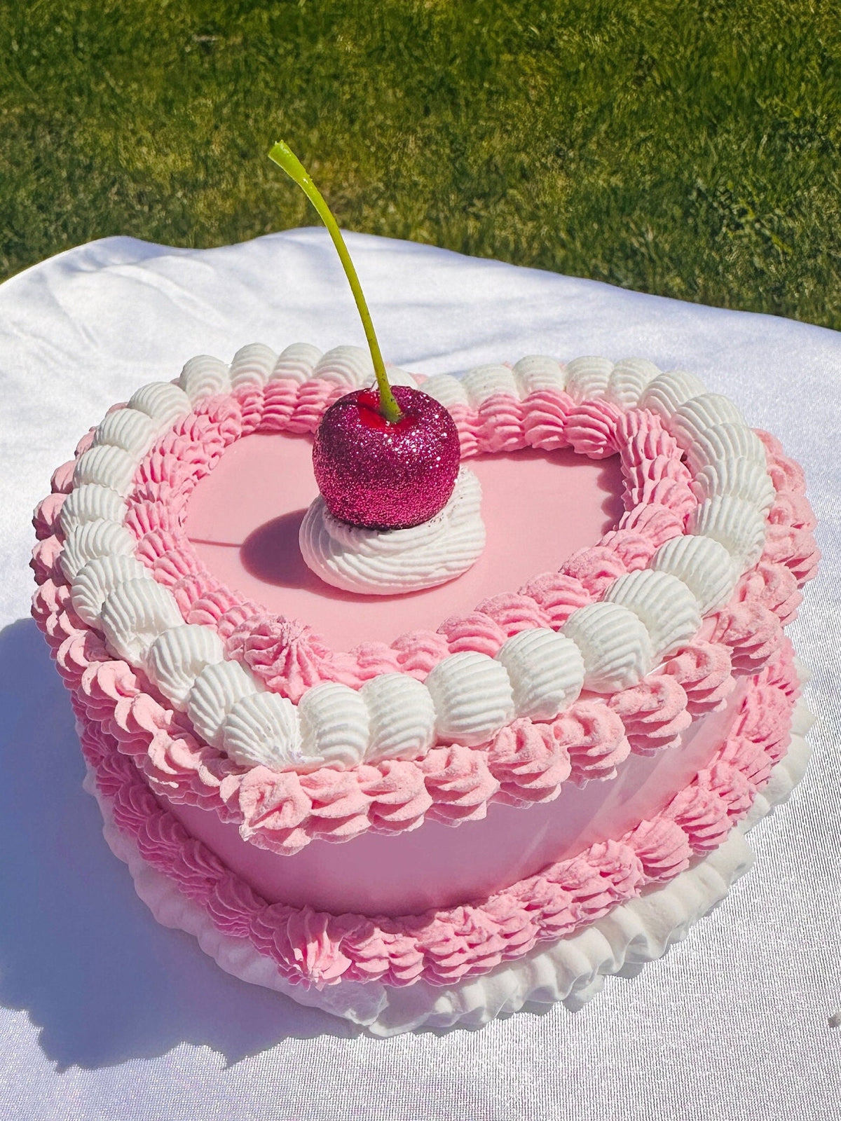 Pink Heart Cake Jewelry Box: Vintage Style with Glitter Cherry