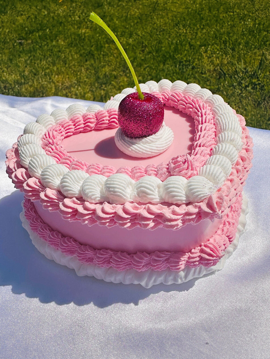 Pink Heart Cake Jewelry Box: Vintage Style with Glitter Cherry
