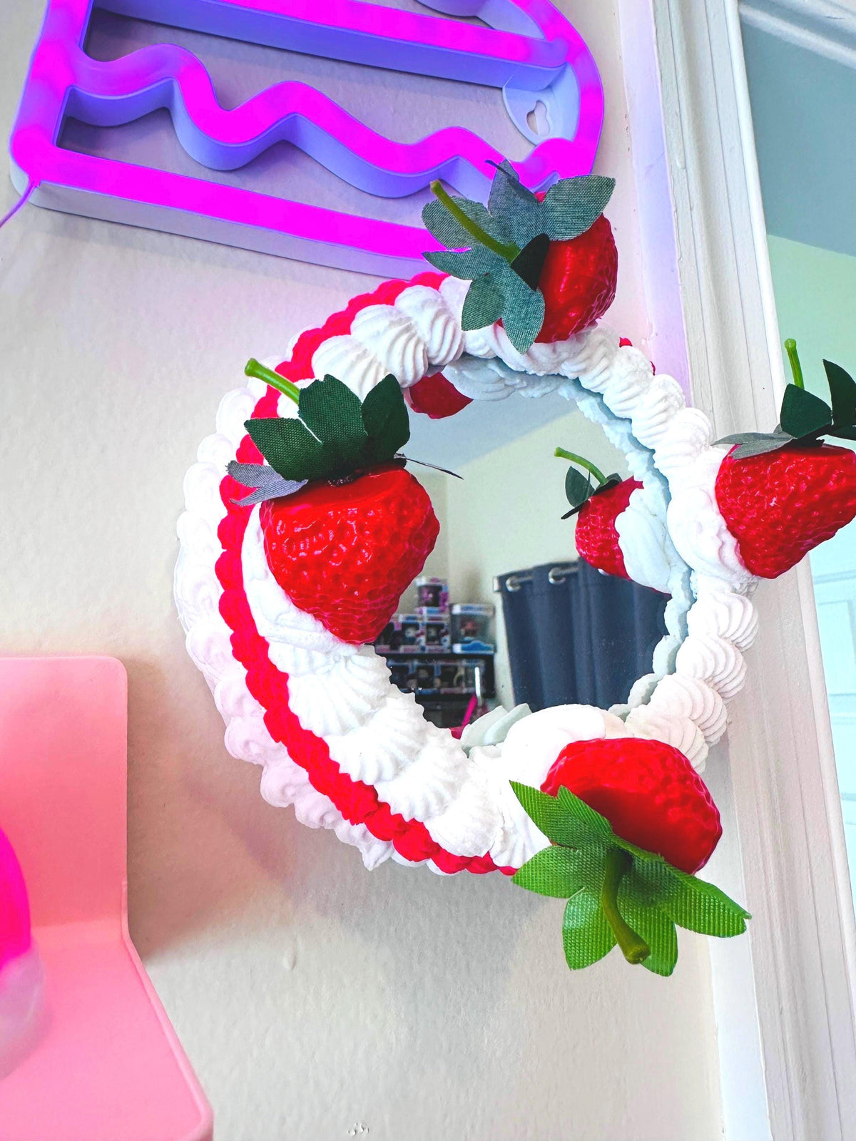 Faux Icing Cake Mirror: Strawberry Food Art Decor