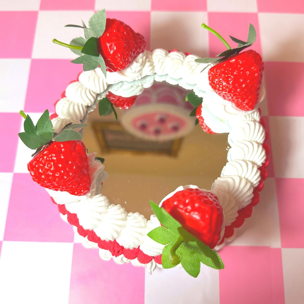 Faux Icing Cake Mirror: Strawberry Food Art Decor