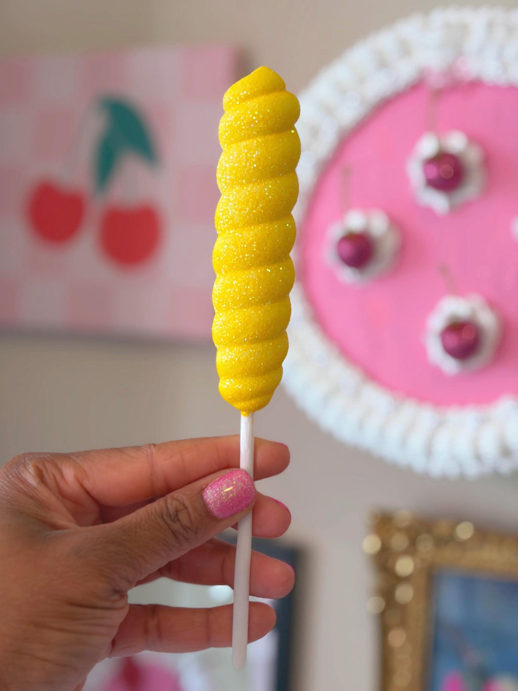 Paint Your Own Unicorn Lollipop – Fake Bakes, Glittering & DIY Fun