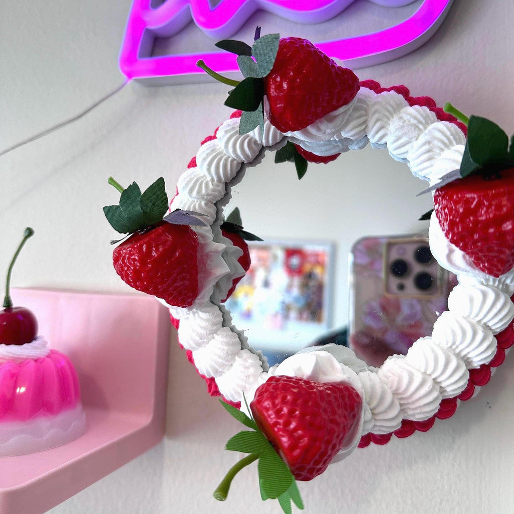 Faux Icing Cake Mirror: Strawberry Food Art Decor